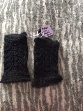 Black Knit Fingerless Gloves - Cable Pattern